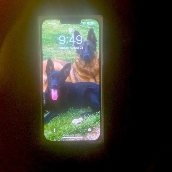 Trading my iPhone 13 Pro Max and Series 6 Apple Watch for Samsung Fold. - Picture 4 of 5